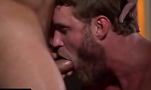 Bearded hunk fucks a dudes ass raw - BROMO