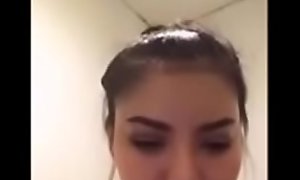 Cewek sange colmek sambil mandi