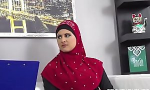 Lawyer settles for fine muslim pussy