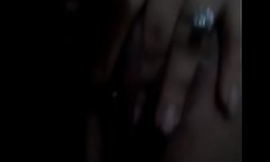 Hermosa joven mexicana manda un vídeo sobándose la verija húmeda y peluda