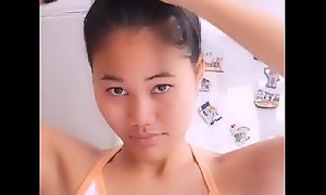 Cute Thai girl nip slip