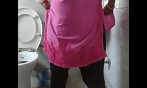 Indian bhabi pissing in toilet