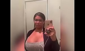 Sheila Ortega se masturba en el baño del tren video completo: porn movie mitly.us/VwO2z