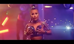Bulgarian singer twerking on song video