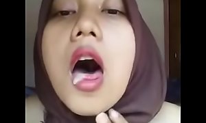 jilbab mainan pejuh dan ditelan versi Full porn movie  xxx AJacT2
