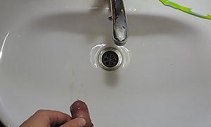 Me pissing in sink