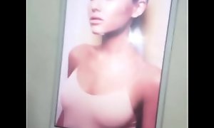 Ariana Grande huge cum tribute after 3 hours on omegle