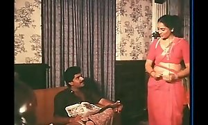 Mallu Maid Cleavage Show And Tempting Her Boss Hot video