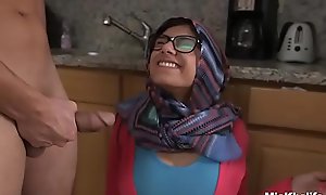 MIA KHALIFA - Arab Pornstar Toys Her Pussy On Webcam For Her Fans
