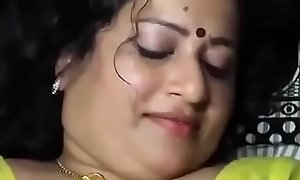 homely aunty  and neighbour uncle here chennai having sex